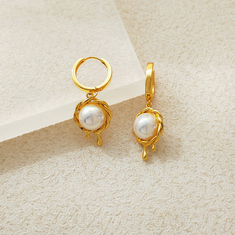 W&M Just Around You Elegant Golden Pearl Earings