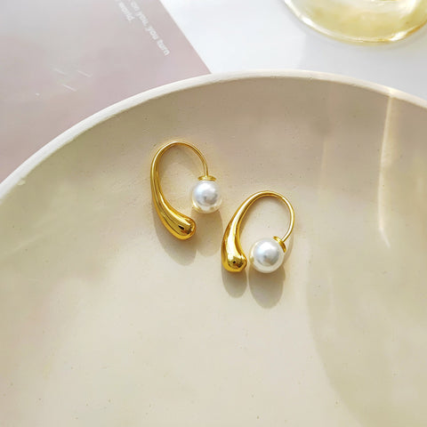 W&M More than Simple Modern Elegant Golden Pearl Earings